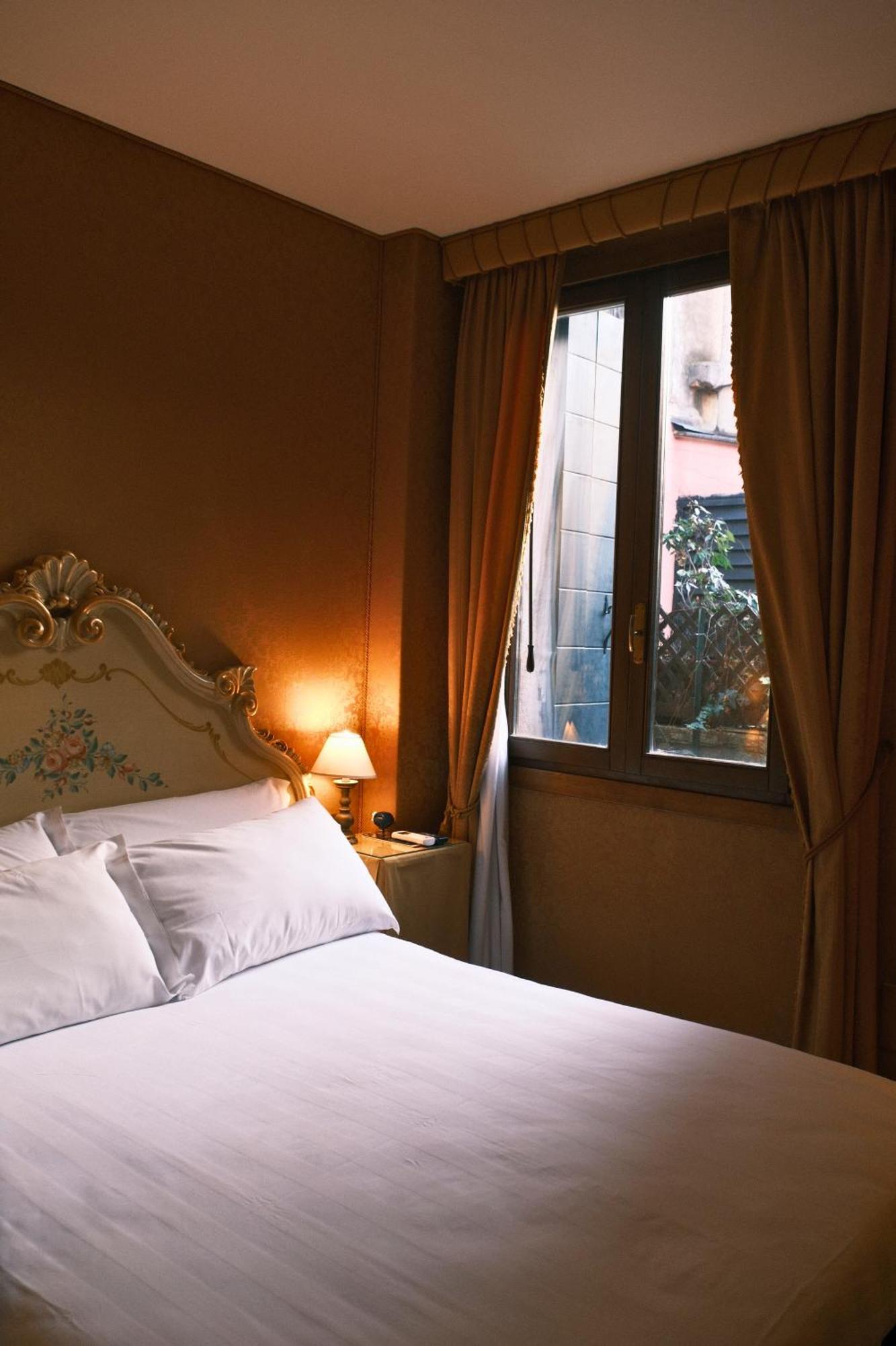 Small Double Room,1638473650:JPEG